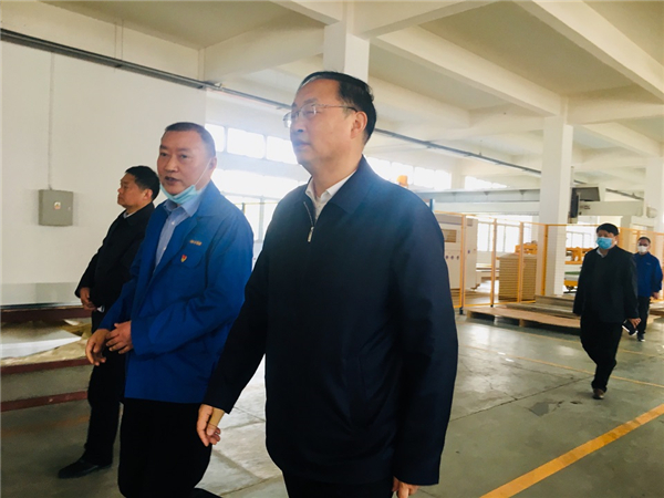 3月24日下午，來安縣縣委書記孫永進一行蒞臨嘿嘿网站在线观看安防和嘿嘿网站在线观看熱能，深入調研企業複工複產情況。